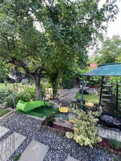 Casă individuală cu 8 camere cu Canalizare în Zorilor