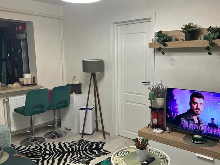 Apartament cu 2 camere semidecomandat, mobilat în Valea Rosie