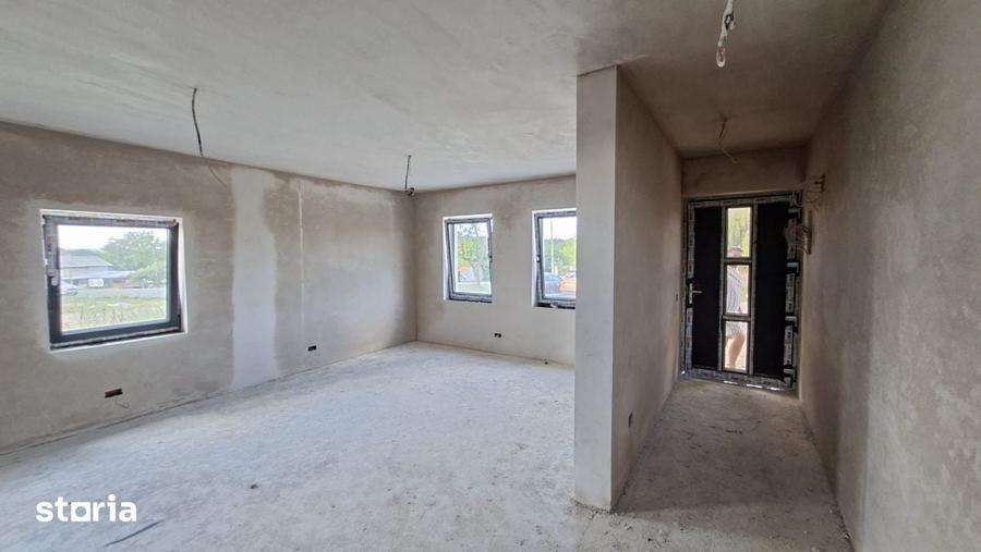 Casă cu 5 camere cu Teren 420 Mp în Albota