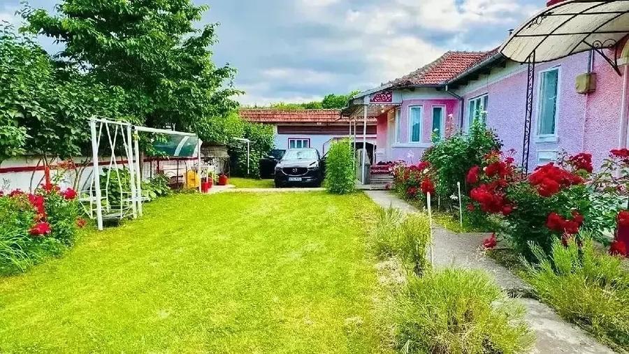 Casă cu Teren 1490 Mp în Coman