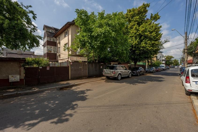 Casă individuală cu 5 camere cu Canalizare în Crângași