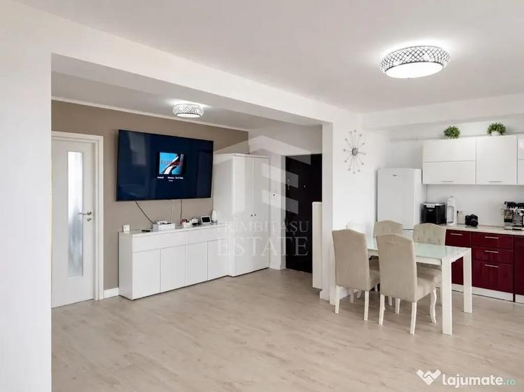 Apartament cu 3 camere semidecomandat în City Park Mall