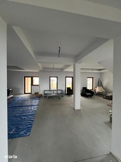 Casă cu 4 camere cu Teren 1433 Mp în Burdea
