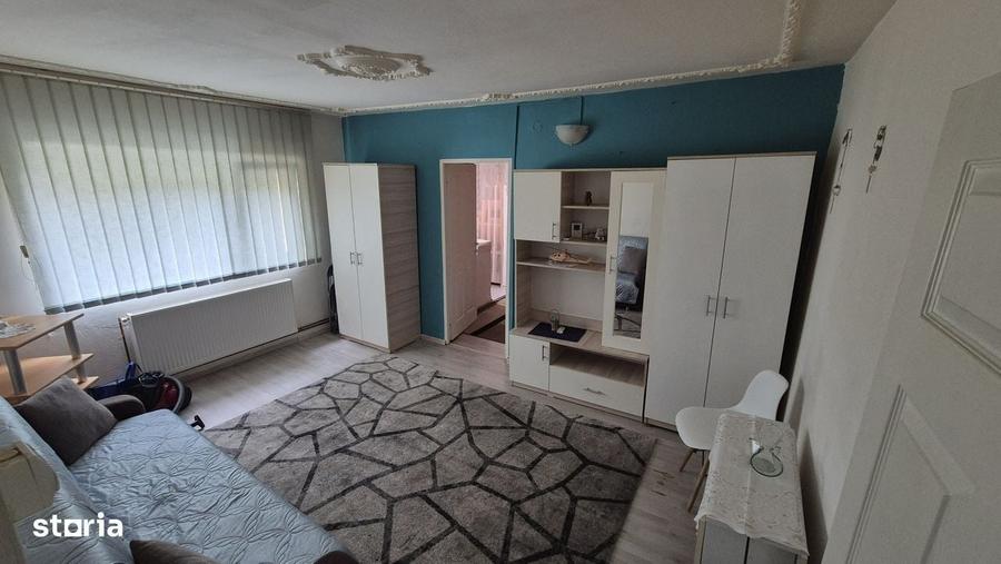 Apartament cu 3 camere semidecomandat în Șagului
