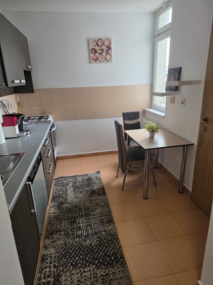 Apartament cu 4 camere semidecomandat în Central