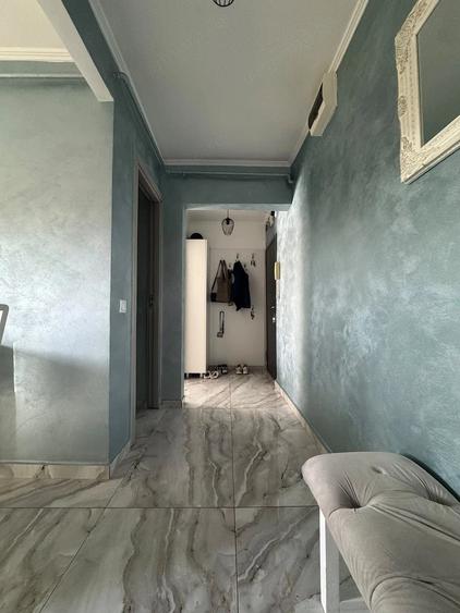 Apartament cu 3 camere semidecomandat în Dâmbovița