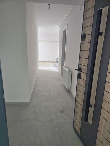 Apartament cu 3 camere decomandat în Energia