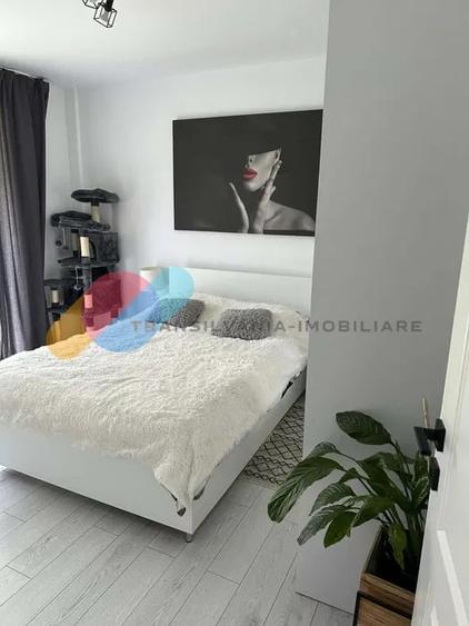 Apartament cu 3 camere semidecomandat în Florești