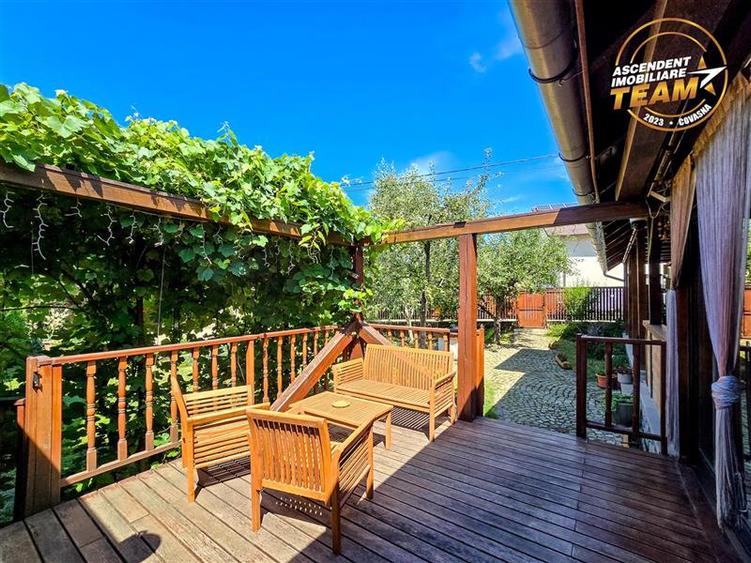 Casă individuală cu 7 camere cu Canalizare în Exterior Est