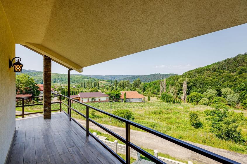 Hotel/Pensiune, de 73.699996948242 mp, în Sasca Montană