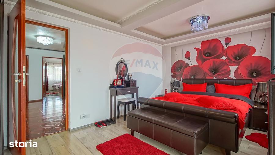 Casă cu 9 camere cu Teren 377 Mp în Central