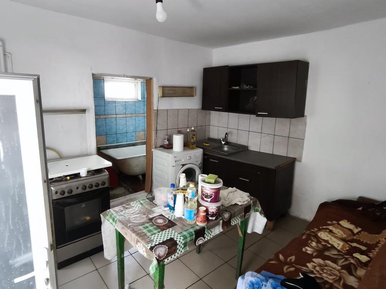 Casă cu 3 camere cu Teren 198 Mp în Eroilor