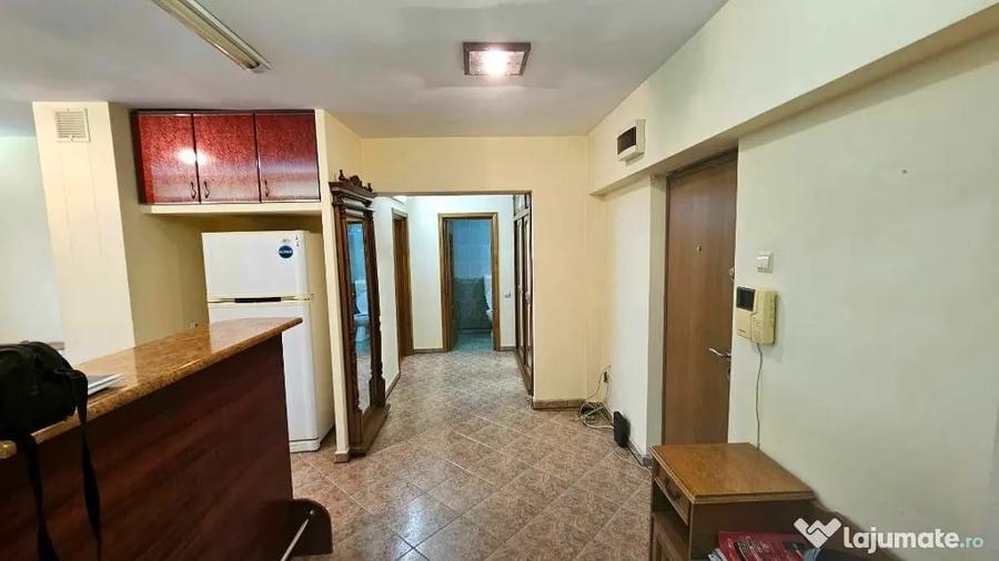 Apartament cu 3 camere decomandat în Independenței