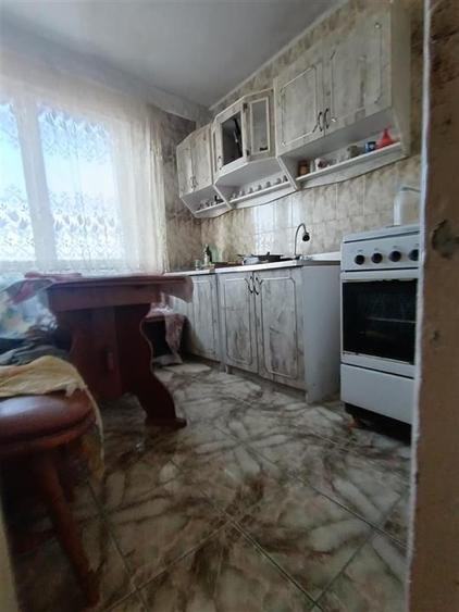 Apartament cu 3 camere semidecomandat în Independenței