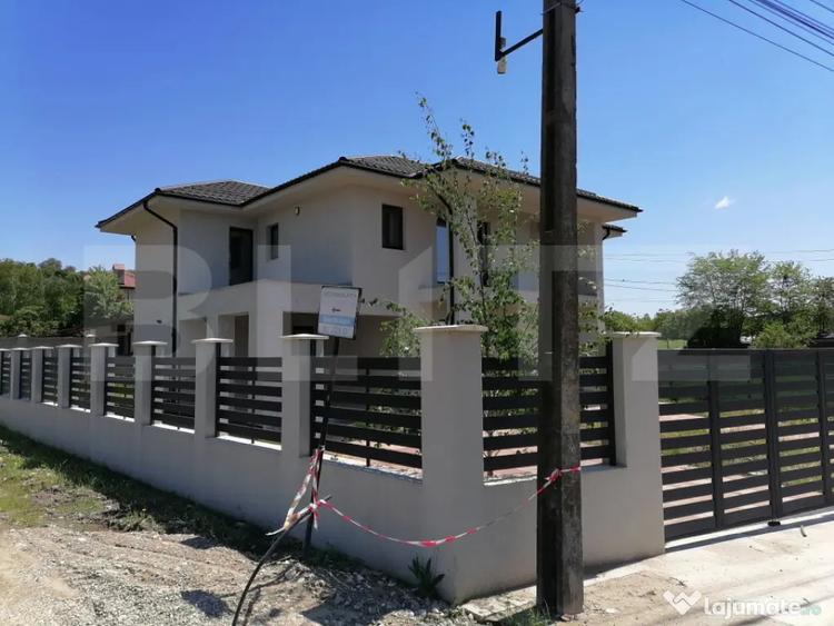 Casă cu 7 camere cu Teren 488 Mp în Valea