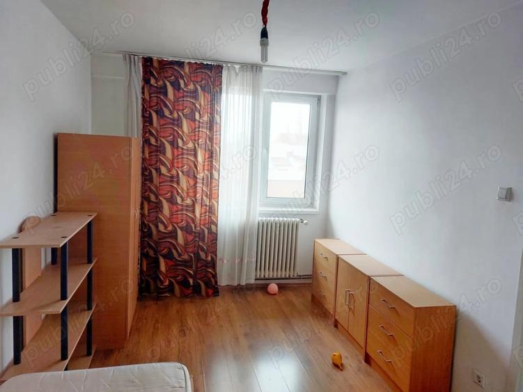 Apartament cu 3 camere semidecomandat în Bălcescu