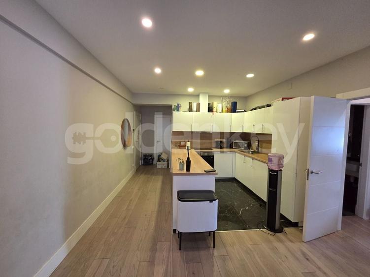 Apartament cu 4 camere semidecomandat, mobilat în Pipera