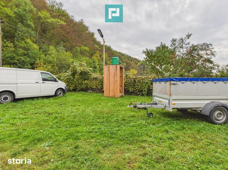 Casă cu 6 camere cu Teren 10439 Mp în Vărădia de Mureș