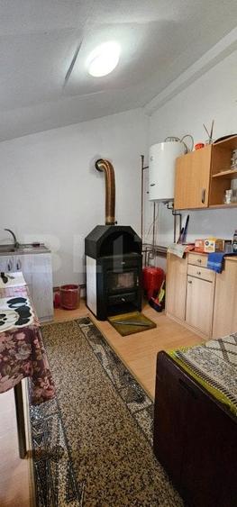 Casă individuală cu 6 camere cu Teren 3000 Mp în Barcani
