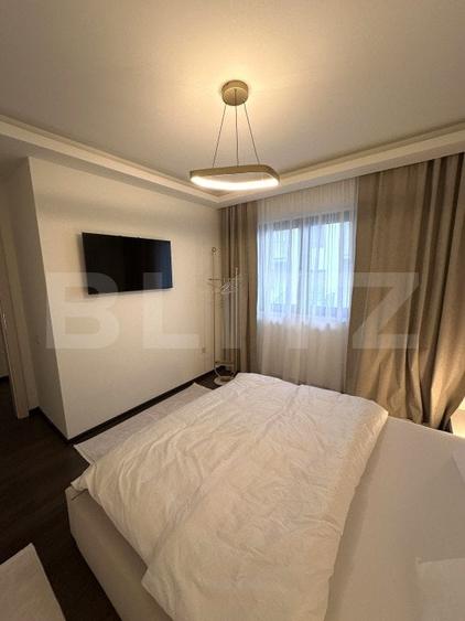 Apartament cu 3 camere semidecomandat, mobilat în Sud