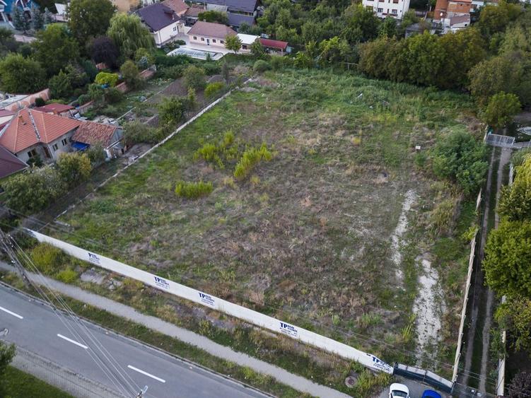 Teren de 3800 mp, în Aradul Nou