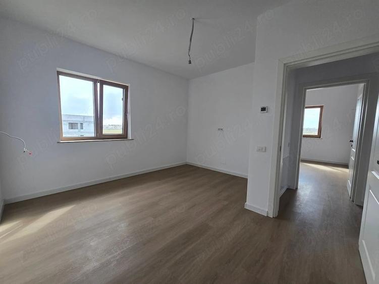 Casă cu 5 camere cu Teren 444 Mp în Dobroești