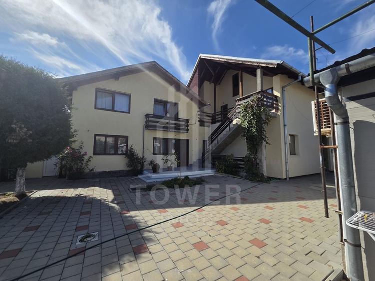 Casă individuală cu 10 camere cu Canalizare în Calea Poplăcii