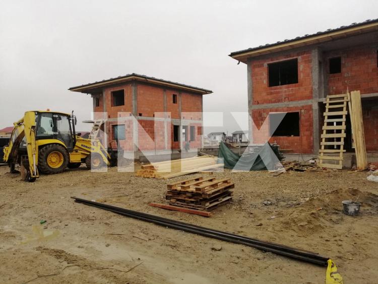 Casă cu 4 camere cu Teren 350 Mp în Craiovei