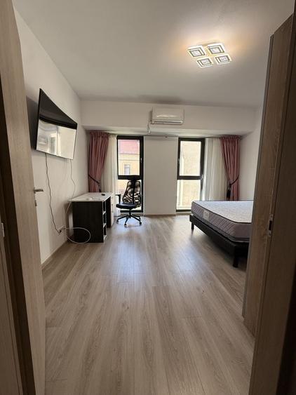 Apartament cu 2 camere decomandat în Victoriei