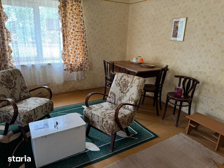 Casă cu 6 camere cu Teren 2271 Mp în Livezile