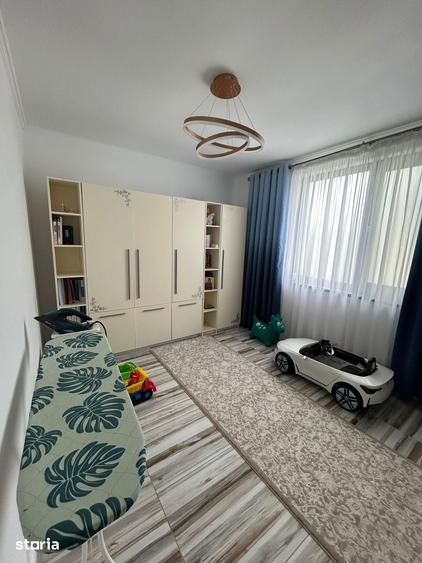 Casă cu 4 camere cu Teren 325 Mp în Podu Roș