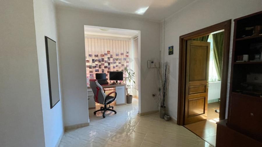 Casă cu 5 camere cu Teren 200 Mp în Dămăroaia