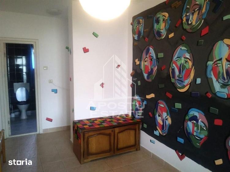 Casă cu 8 camere cu Teren 1226 Mp în Eșelnița