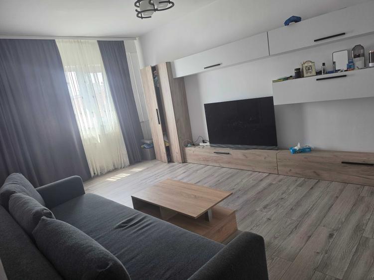 Apartament cu 2 camere decomandat în Sărari