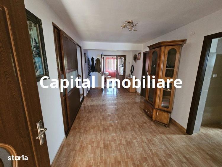 Casă cu 4 camere în Roman