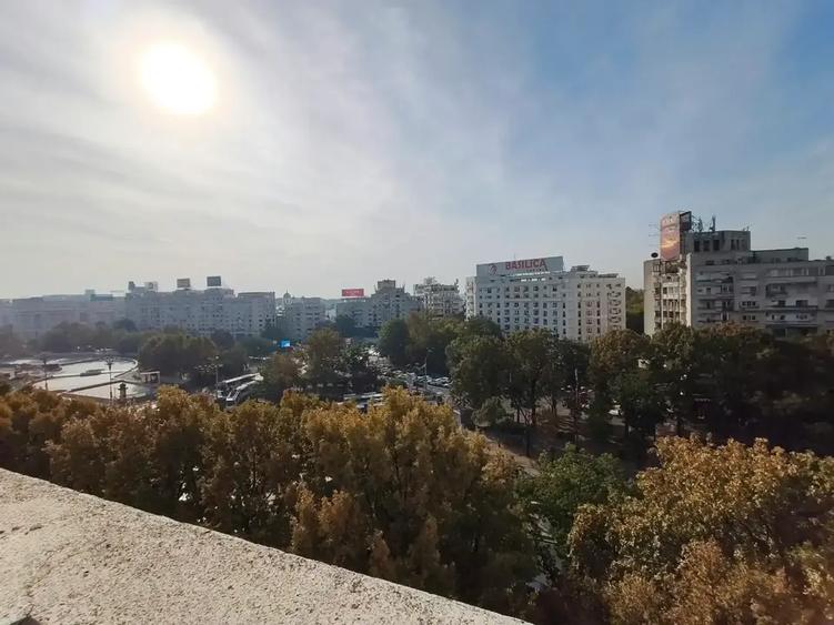 Apartament cu 5 camere decomandat în Unirii