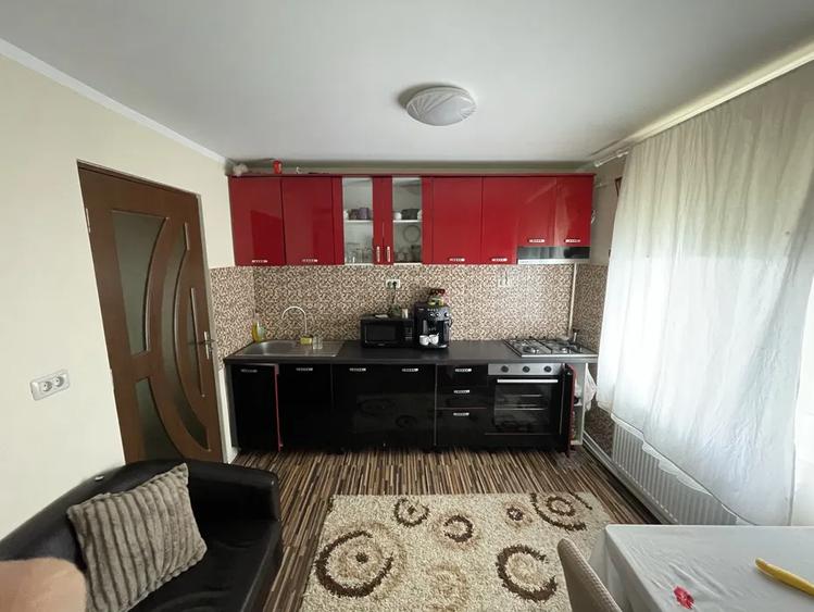 Apartament cu 3 camere decomandat, mobilat în Central