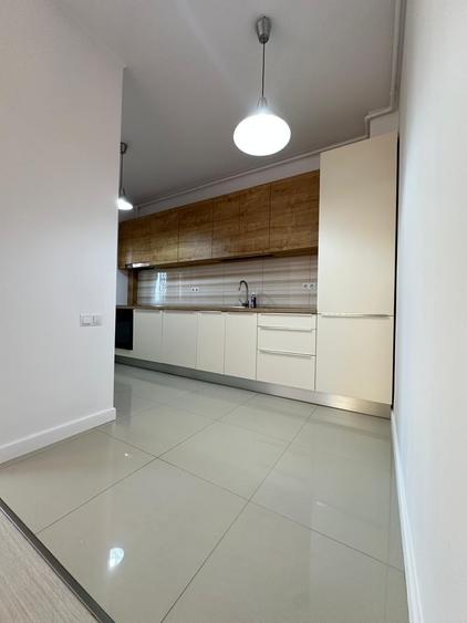 Apartament cu 3 camere semidecomandat în Otopeni