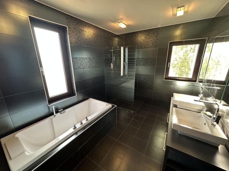 Duplex cu 3 camere cu Canalizare în Lipovei