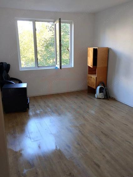 Garsonieră decomandată în Micro 19