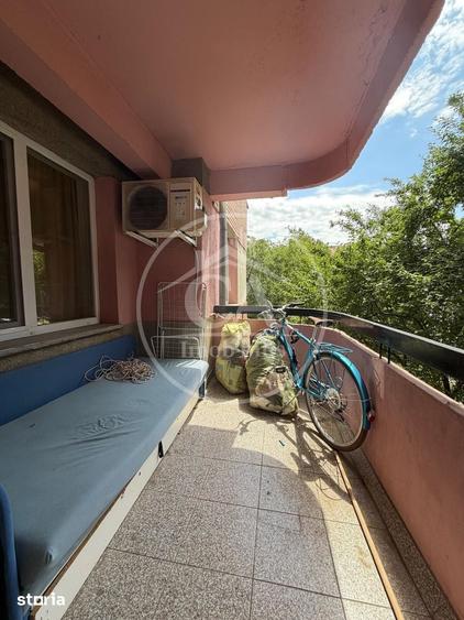Apartament cu 4 camere decomandat în Decebal