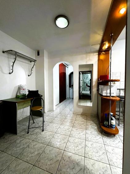Apartament cu 3 camere decomandat în Podul de Fier