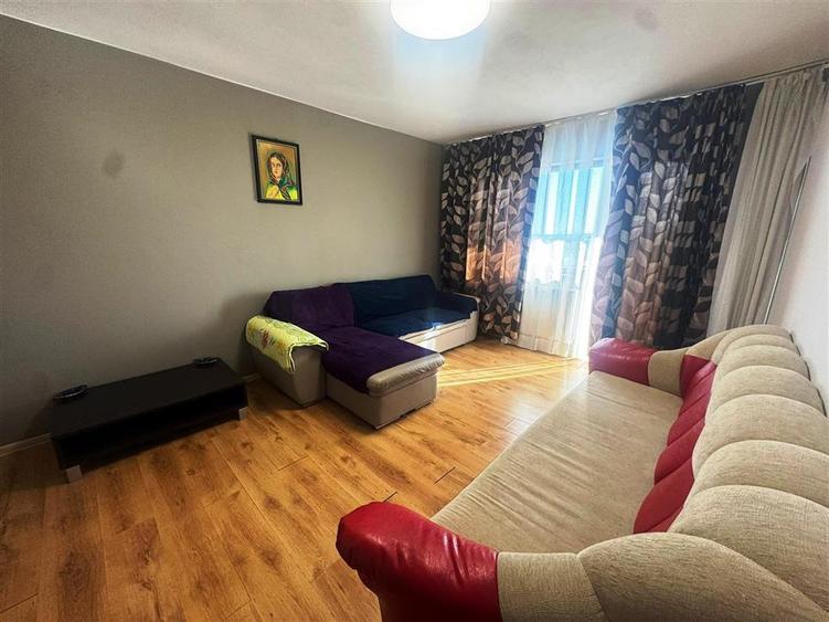 Apartament cu 3 camere decomandat, mobilat în Republicii