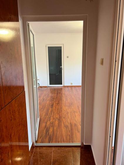 Apartament cu 2 camere semidecomandat în Micro 16