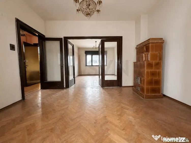 Casă cu 8 camere cu Teren 100 Mp în Alba Iulia