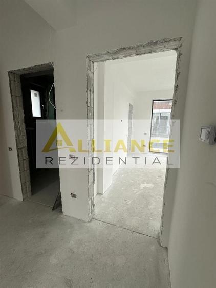 Casă individuală cu 3 camere decomandat cu Canalizare în Central