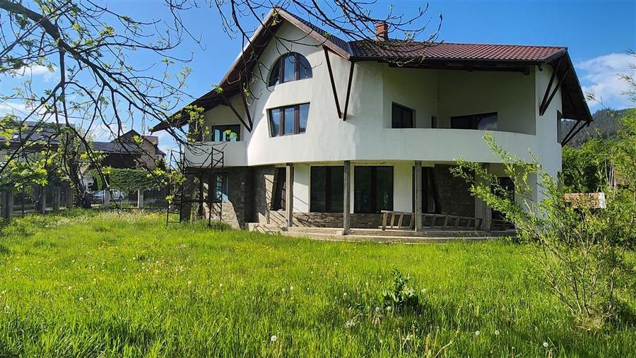 Casă individuală cu 6 camere cu Teren 786 Mp în Nord-Est