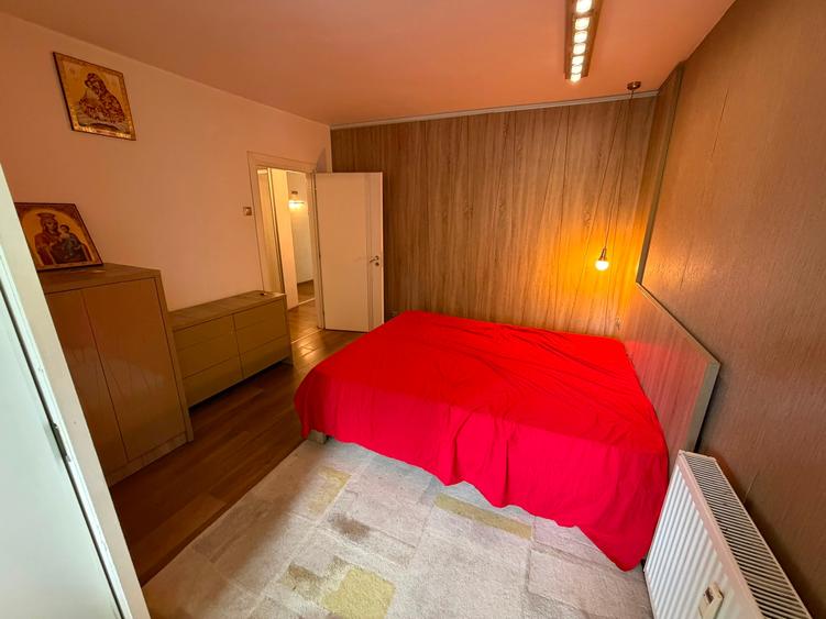Apartament cu 3 camere semidecomandat în Titan