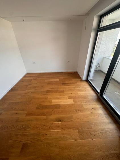 Duplex cu 5 camere cu Canalizare în Est