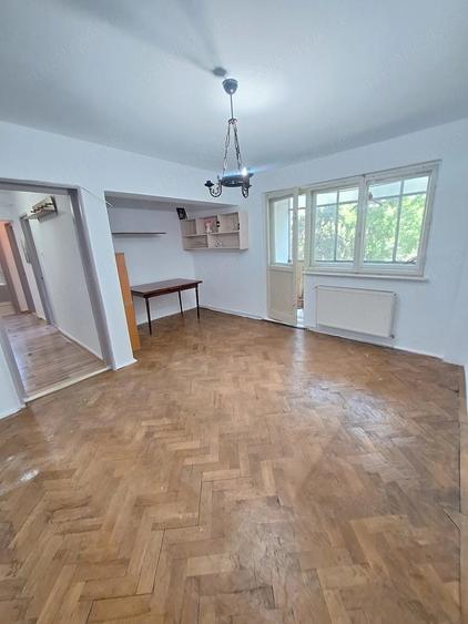 Vanzare apartament 3 camere - 1